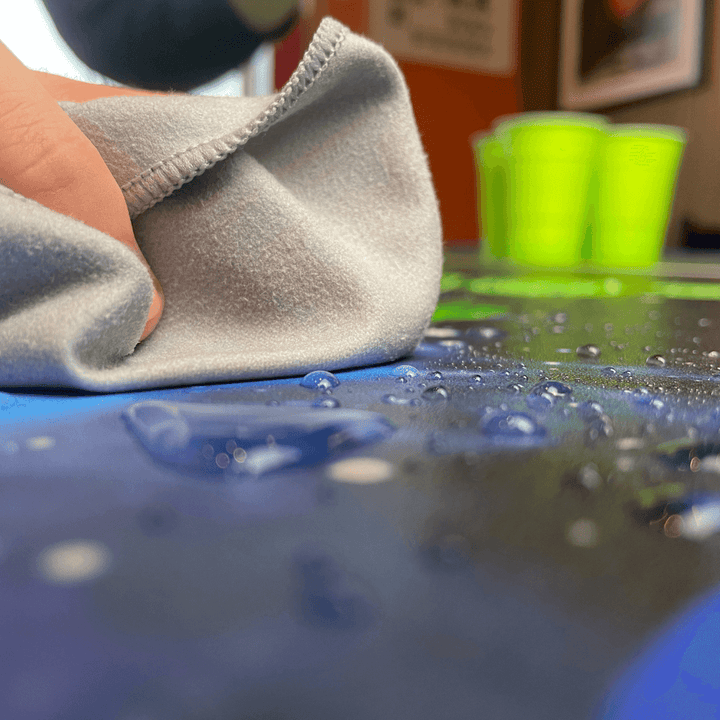 LED-Bierpongtisch "Alien vs. Human"